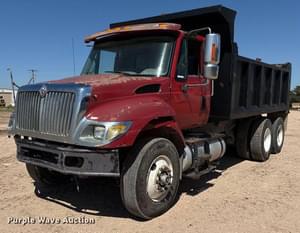 2004 International 7400 Image