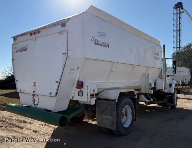 Image of International 7400 equipment image 4