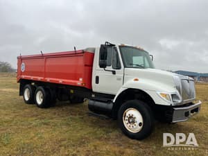 2004 International 7400 Image
