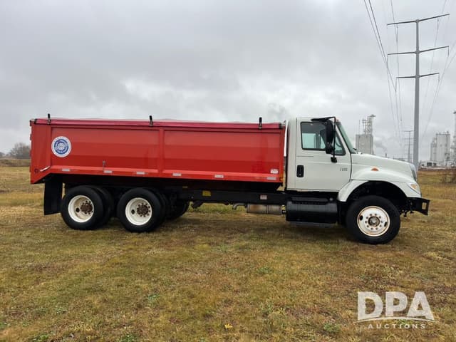 Image of International 7400 equipment image 2