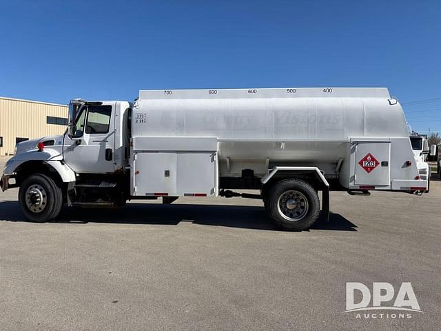 Image of International 7400 equipment image 2