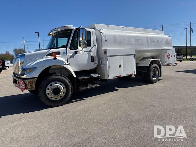 Image of International 7400 equipment image 1