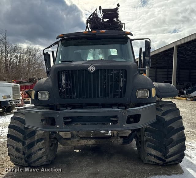 Image of International 7400 equipment image 1