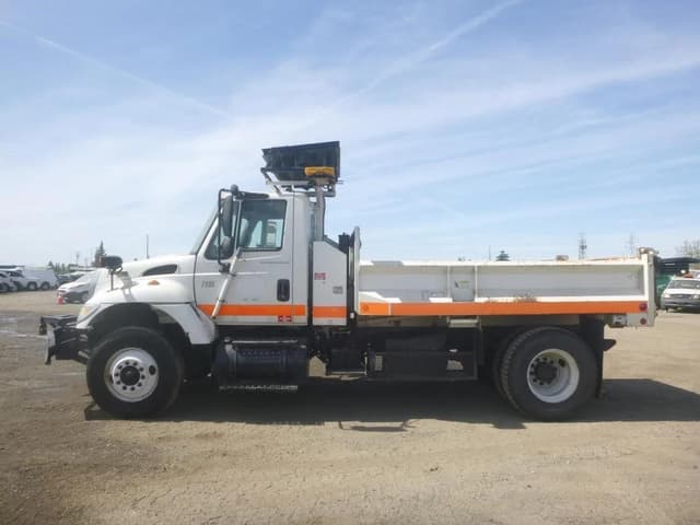 Image of International 7400 equipment image 4