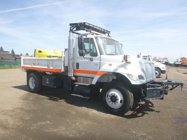 Image of International 7400 equipment image 1