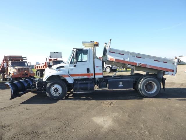 Image of International 7400 equipment image 4