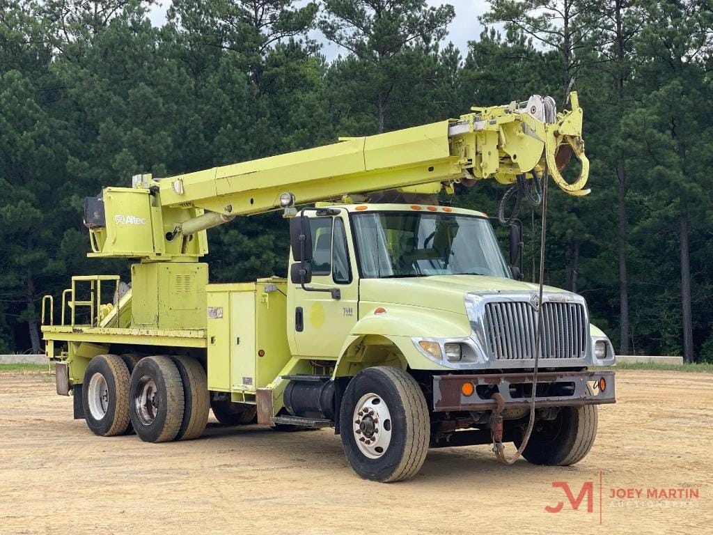 2004 International 7400 Equipment Image0