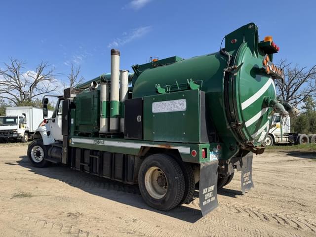 Image of International 7400 equipment image 2