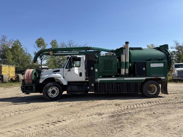 Image of International 7400 equipment image 1