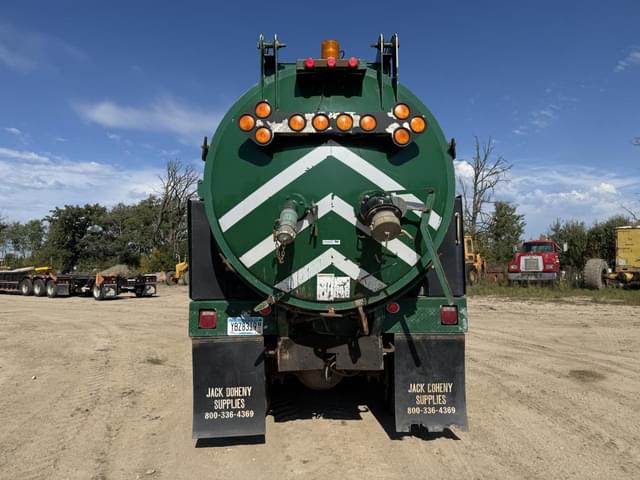 Image of International 7400 equipment image 3