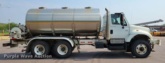 Image of International 7400 equipment image 3