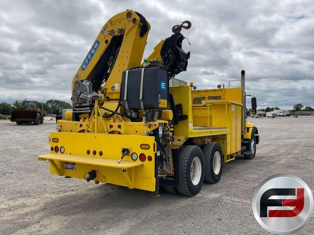 Image of International 7500 equipment image 4