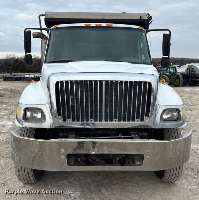 Image of International 7500 equipment image 1