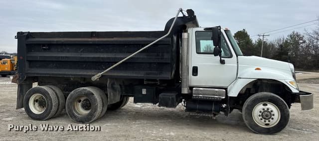 Image of International 7500 equipment image 3