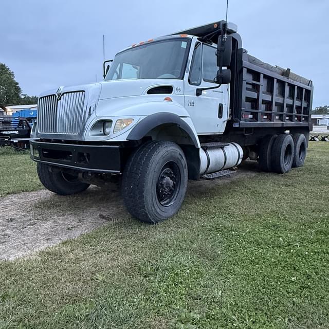 Image of International 7500 equipment image 3