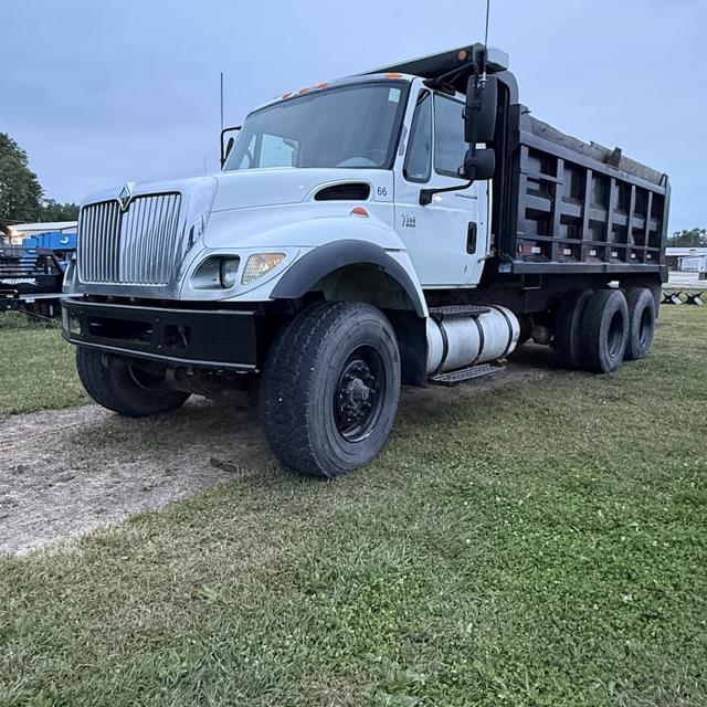 Image of International 7500 equipment image 4