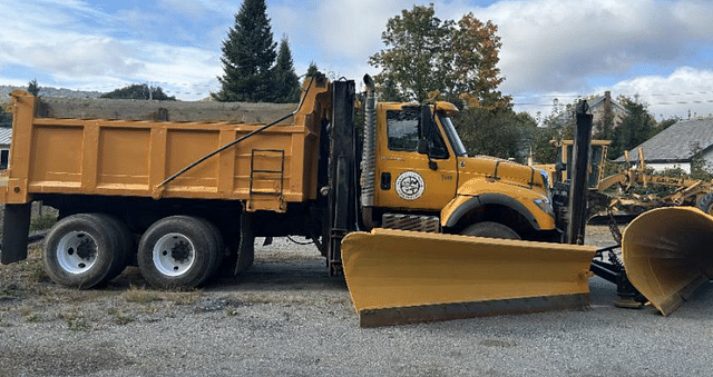 Image of International 7600 equipment image 2