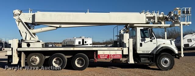 Image of International 7600 equipment image 3