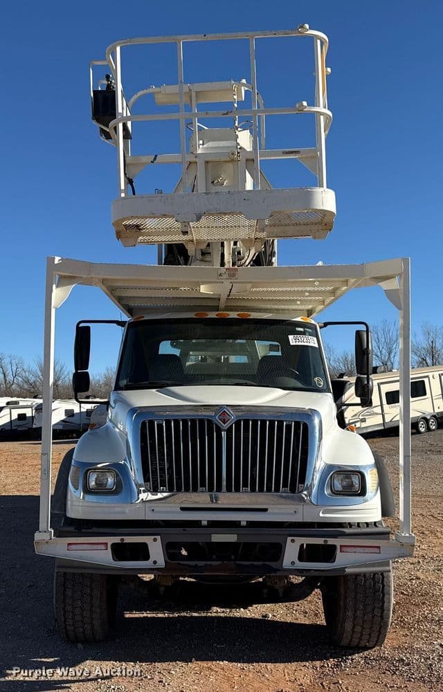 Image of International 7600 equipment image 1