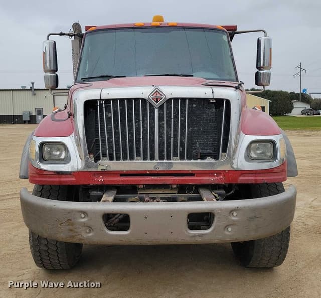 Image of International 7600 equipment image 1