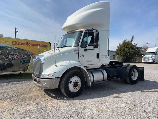 Image of International 8600 equipment image 3