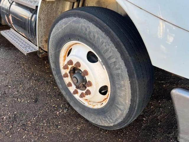 Image of International 8600 equipment image 3