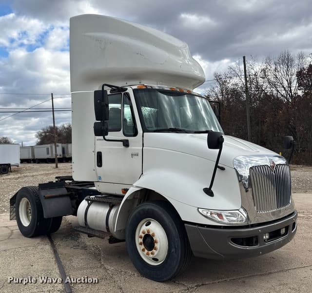 Image of International 8600 equipment image 2