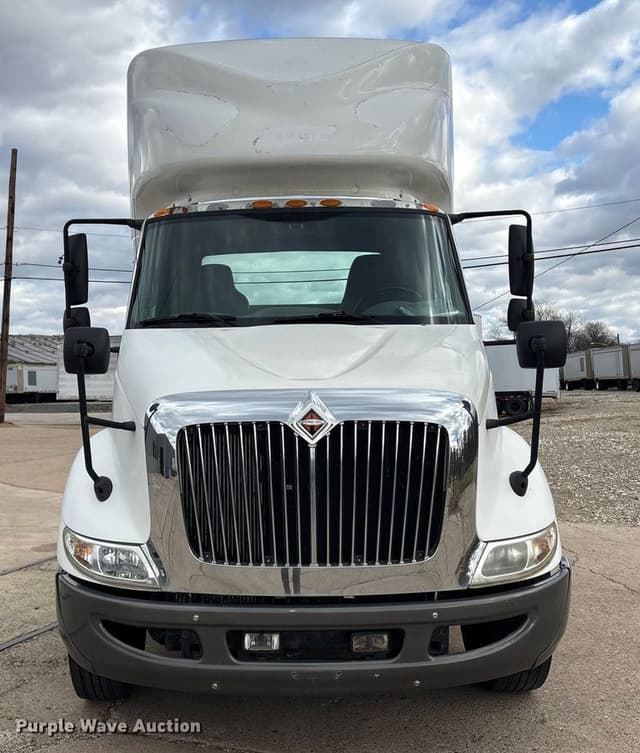 Image of International 8600 equipment image 1