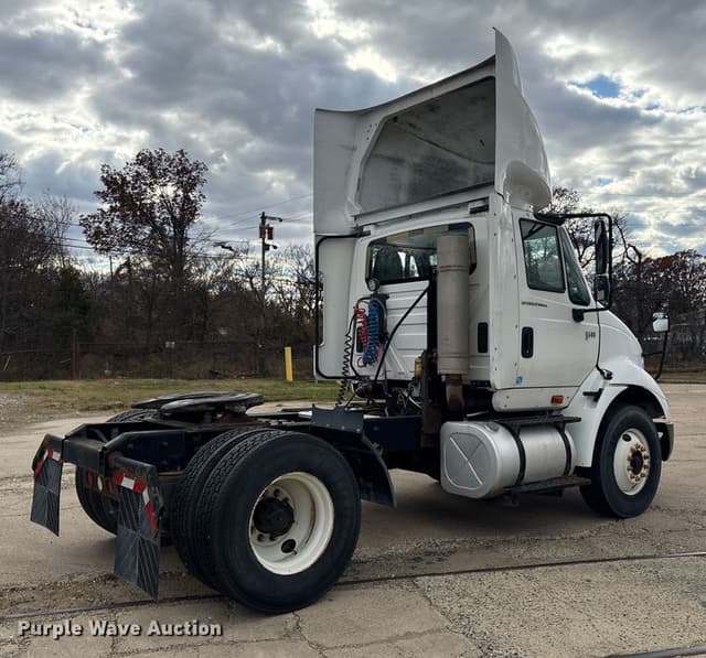 Image of International 8600 equipment image 4