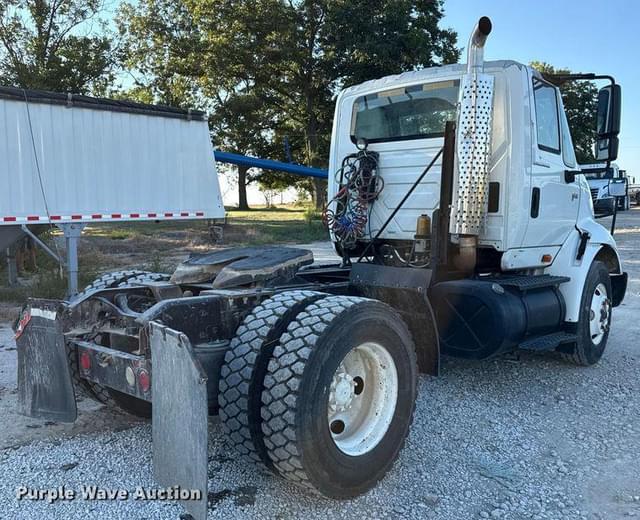 Image of International 8600 equipment image 4