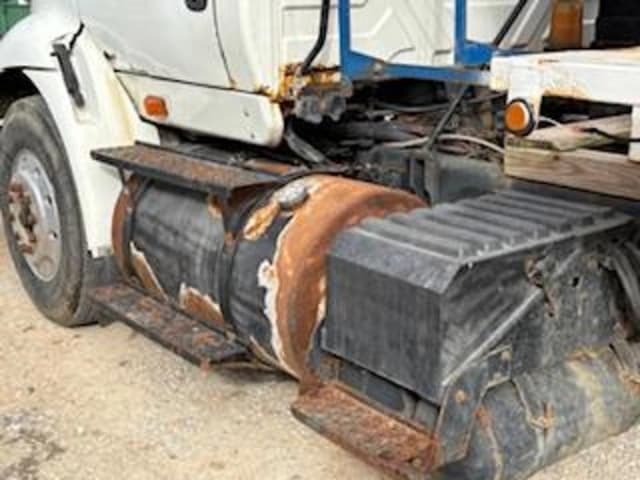 Image of International 8600 equipment image 3