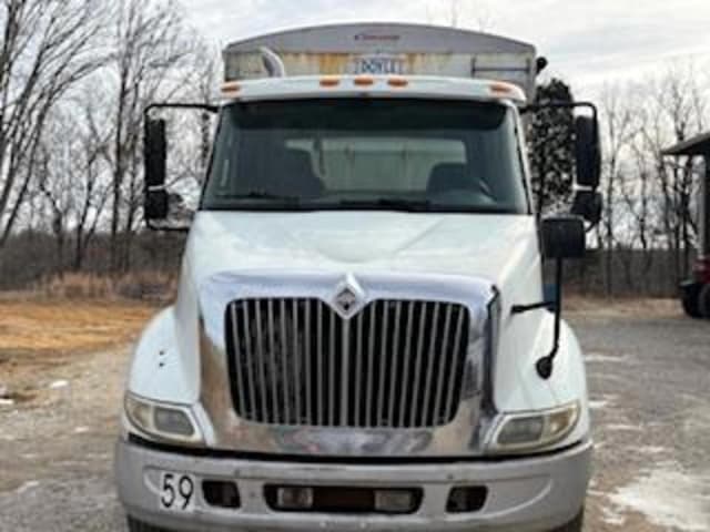 Image of International 8600 equipment image 1