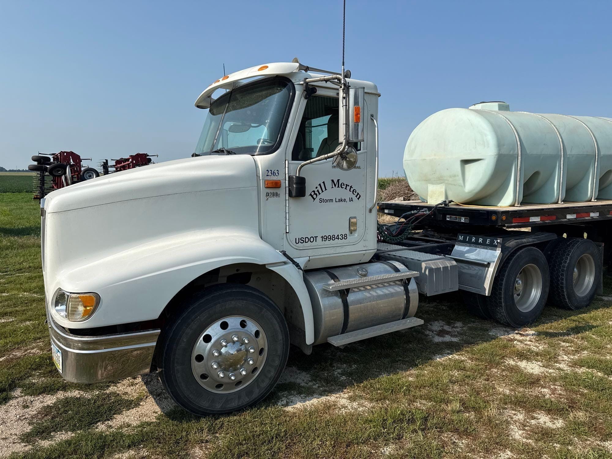 2004 International 9200 Equipment Image0