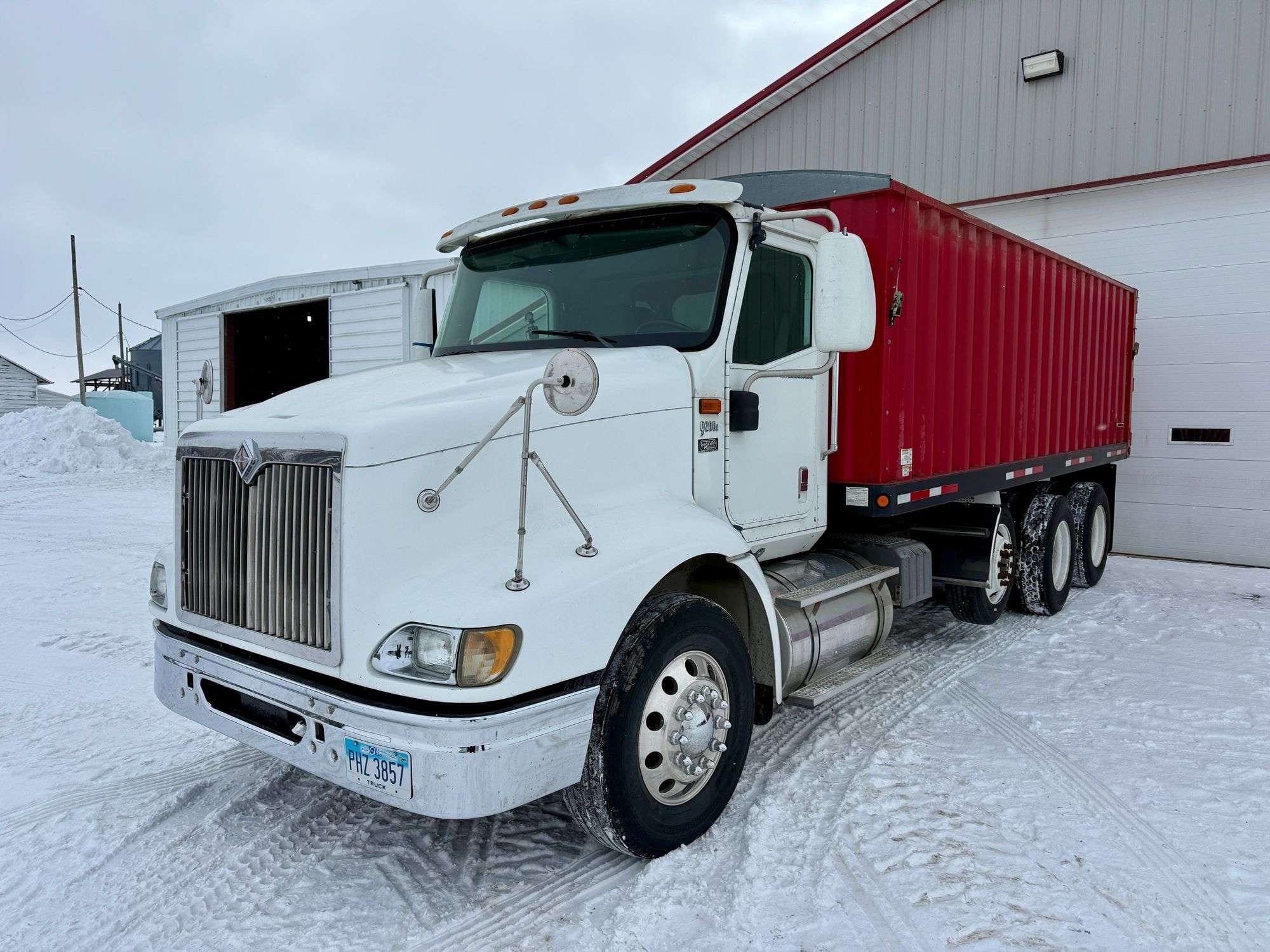 2004 International 9200i Equipment Image0