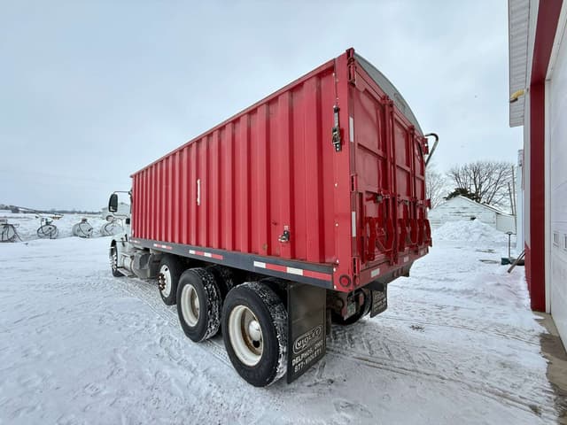 Image of International 9200i equipment image 3