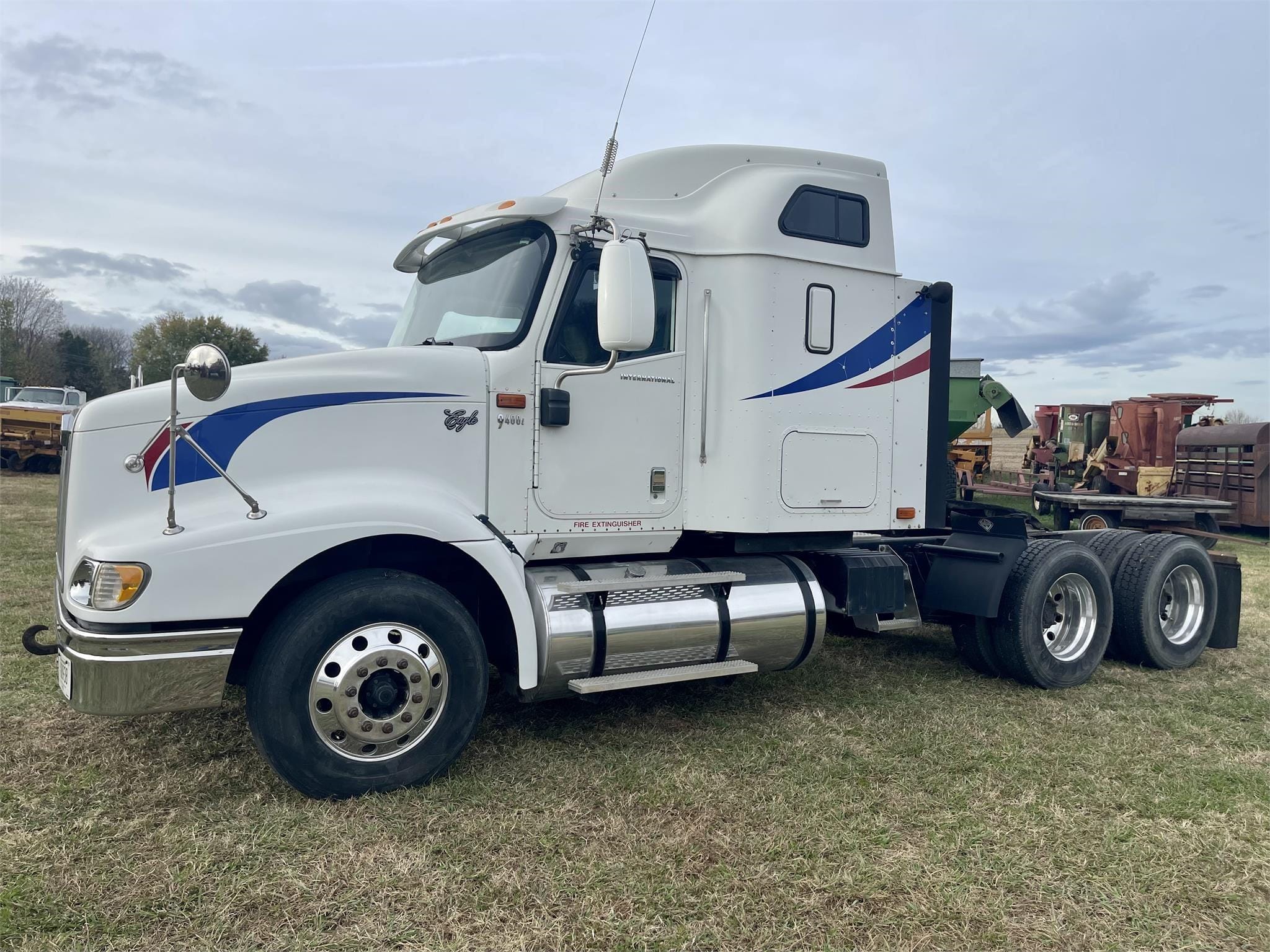 2004 International 9400 Equipment Image0