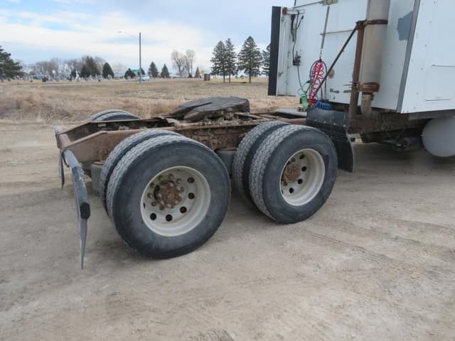 Image of International 9400 equipment image 2