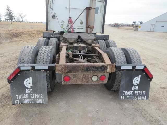 Image of International 9400 equipment image 4