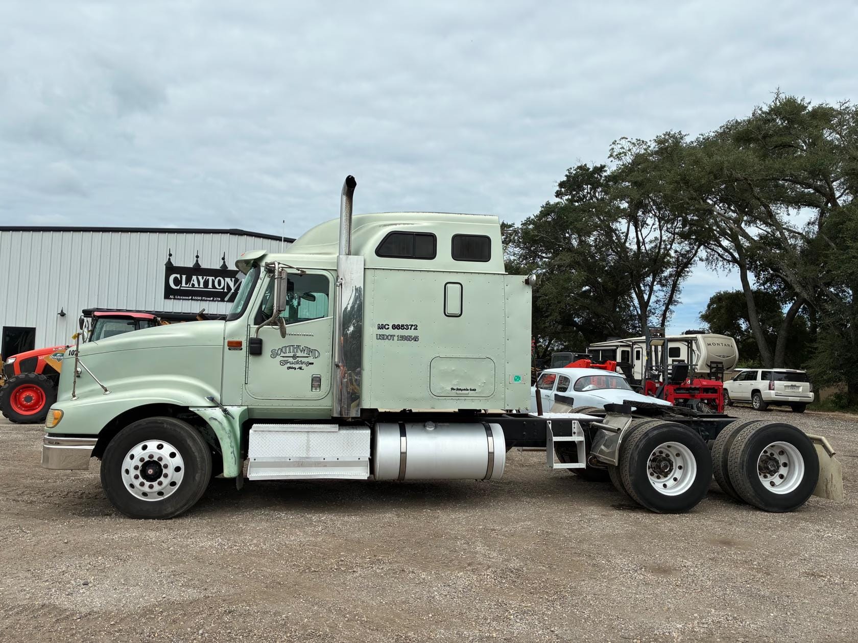 2004 International 9400 Equipment Image0