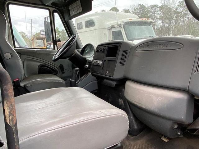 Image of International Durastar 4200 equipment image 4