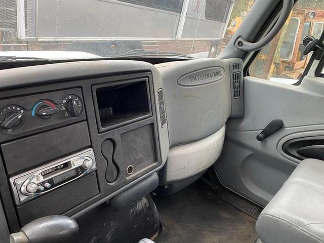 Image of International Durastar 4200 equipment image 3