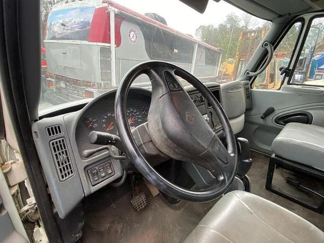 Image of International Durastar 4200 equipment image 2