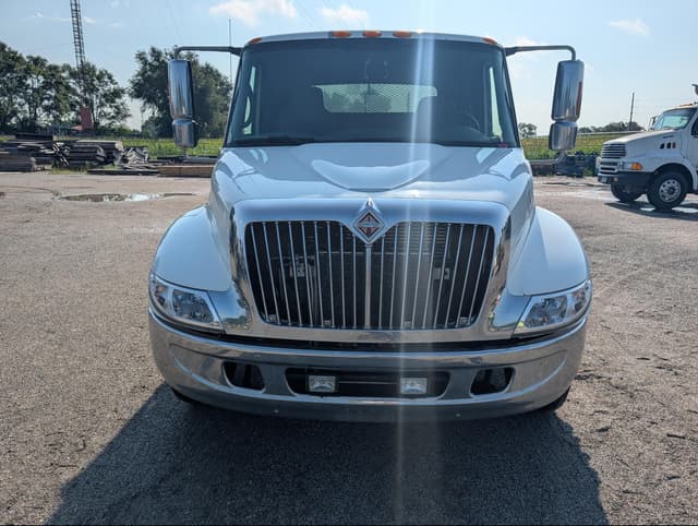Image of International Durastar 4300 equipment image 1