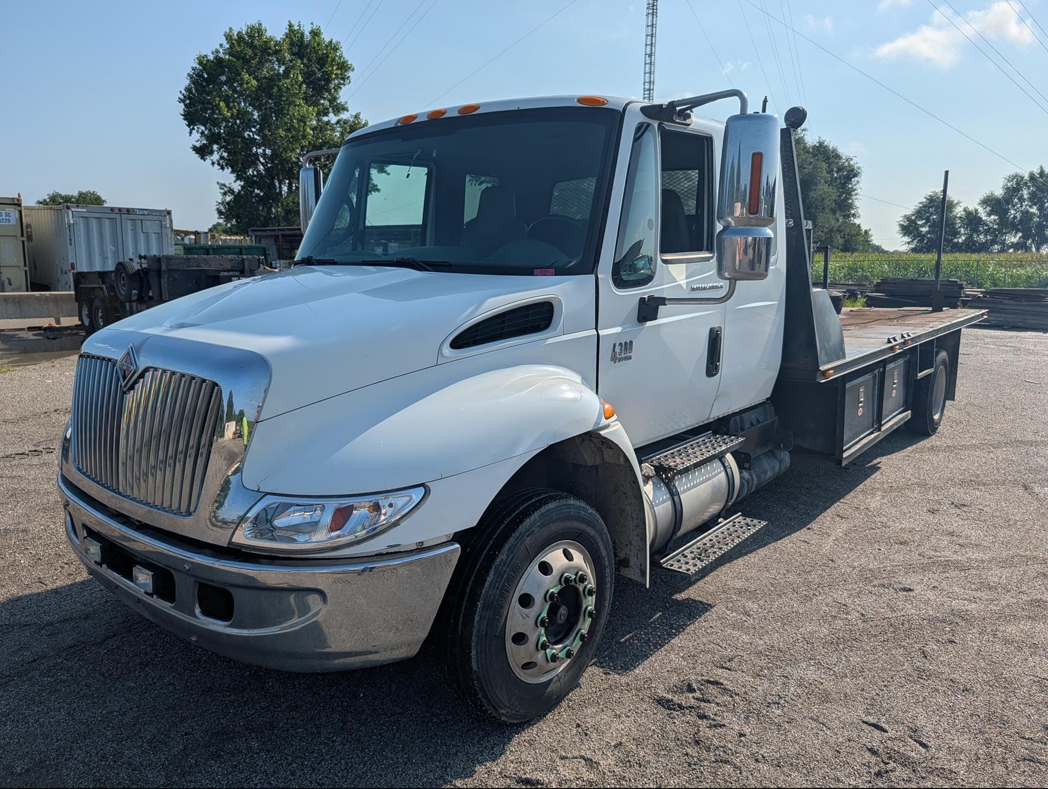 2004 International Durastar 4300 Equipment Image0