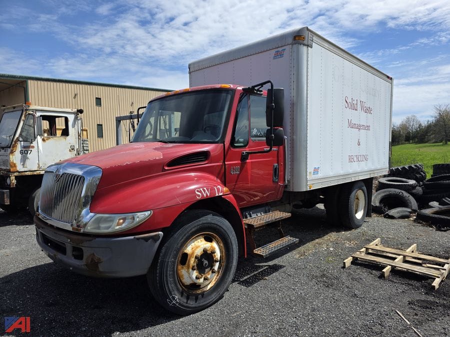 2004 International Durastar 4300 Equipment Image0