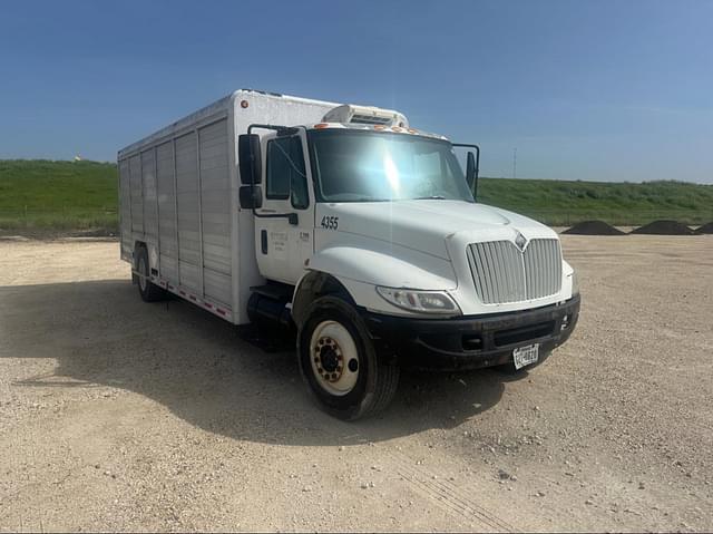 Image of International Durastar 4300 equipment image 2