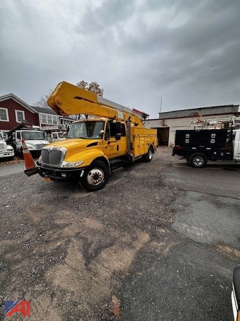 2004 International DuraStar 4400 Equipment Image0