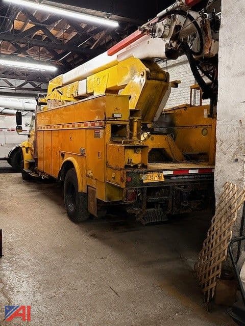 Image of International DuraStar 4400 equipment image 1