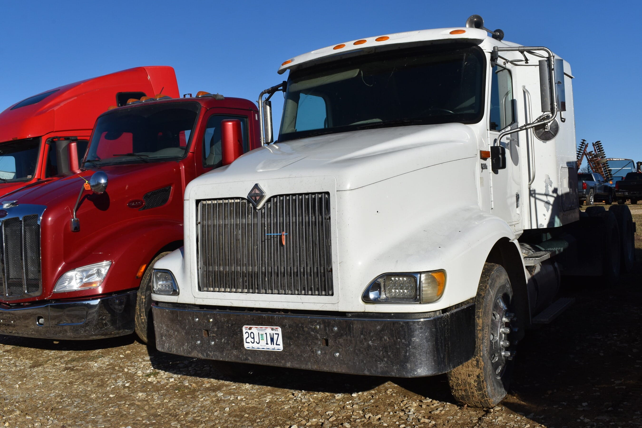 2004 International 9200i Equipment Image0