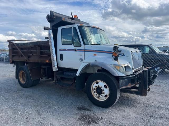 Image of International Workstar 7300 equipment image 3